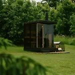 Pollupeegel With Sauna Villa
